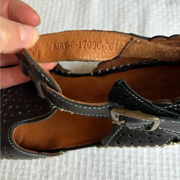 Spring Step EUC Black Leather, T-Strap Mary Jane Wedges with White Threading - Picture 11 of 11